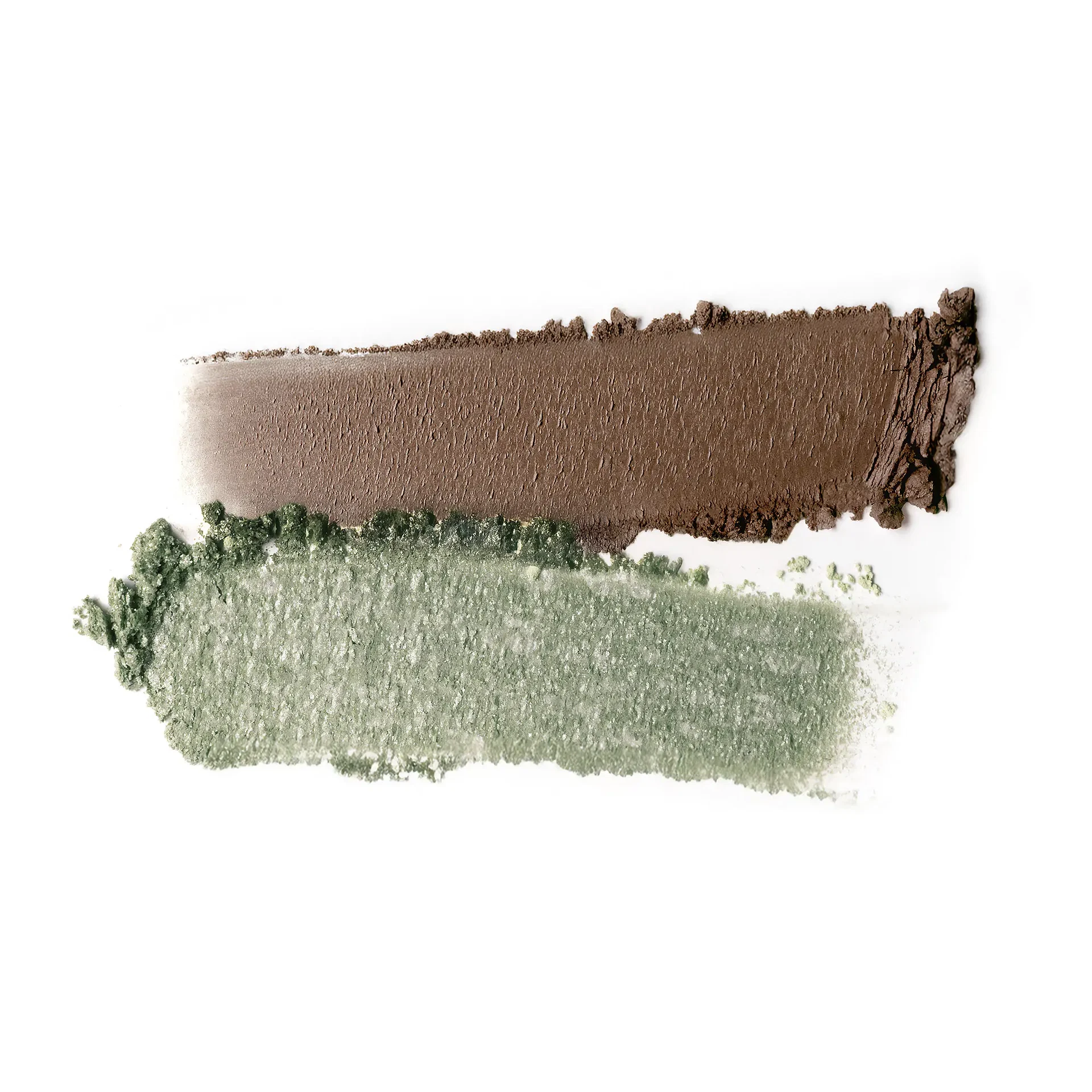 Zwei Lidschatten-Swatches in warmem Braun und schimmerndem Moosgrün auf weißem Hintergrund.