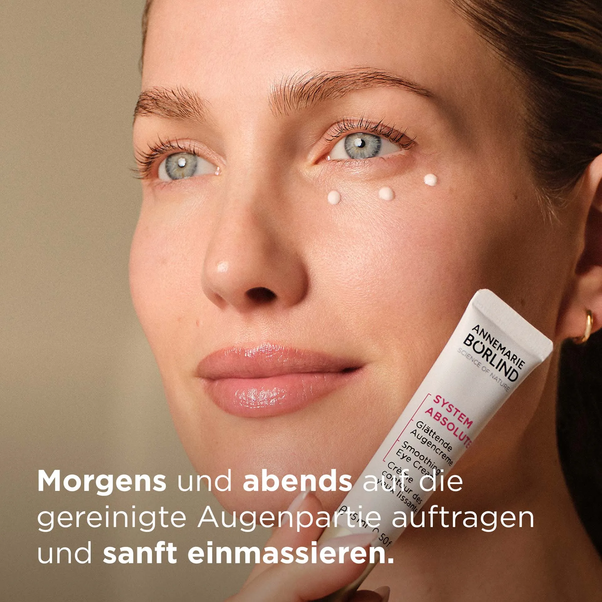 SYSTEM ABSOLUTE Glättende Augencreme Anwendung mit Beschreibung