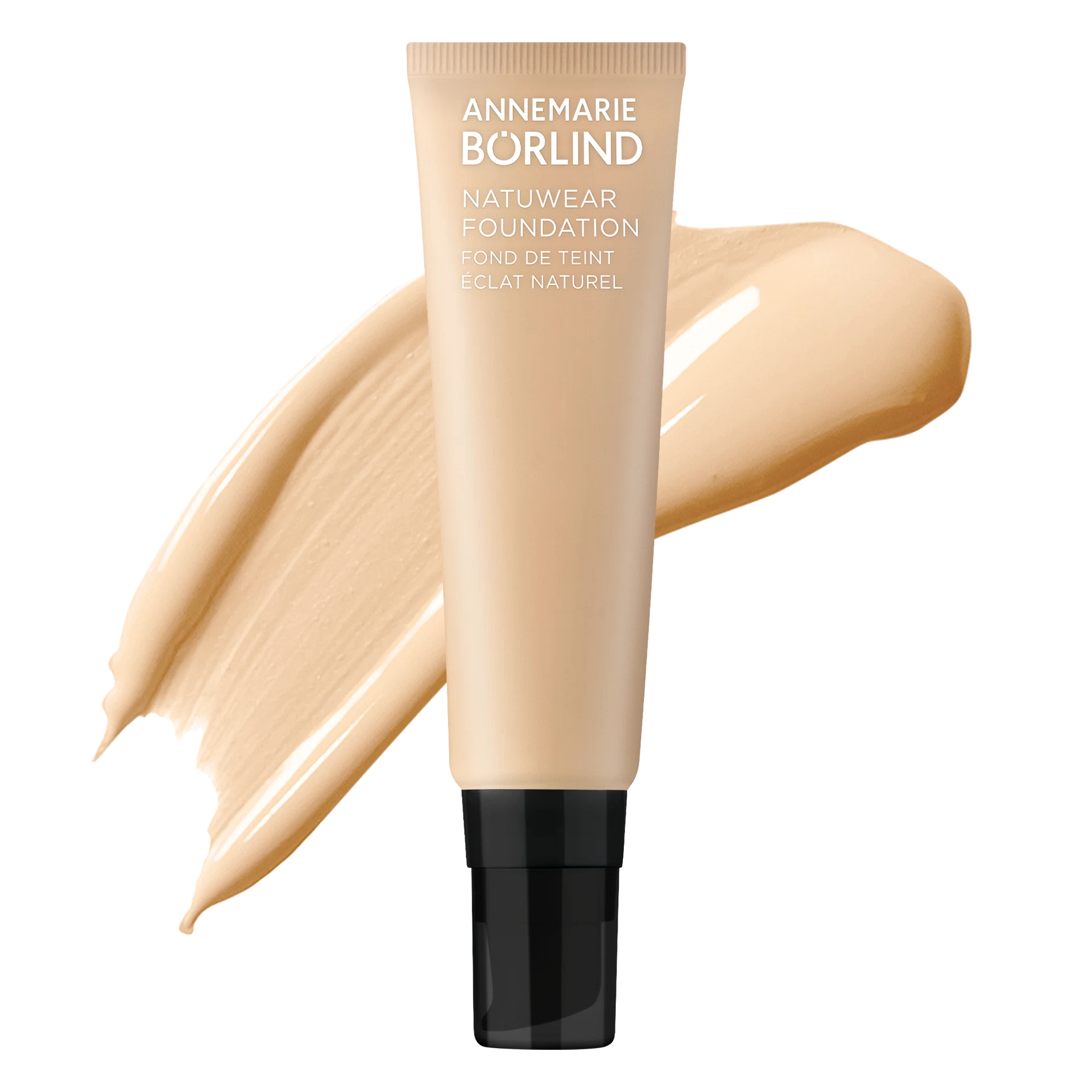 ANNEMARIE BÖRLIND NATUWEAR Foundation in hellbeiger Tube mit schwarzem Verschluss und Produktprobe im Hintergrund