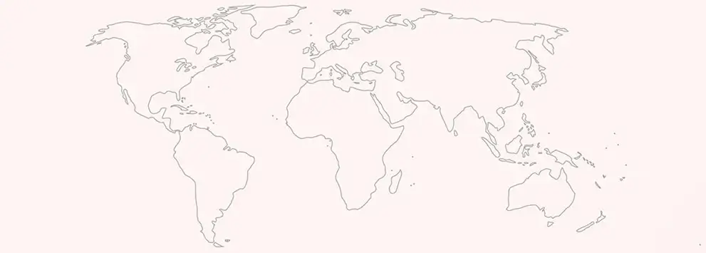 Weltkarte mit Kontinentumrissen in zartem Grau auf hellem Hintergrund ohne weitere Markierungen
