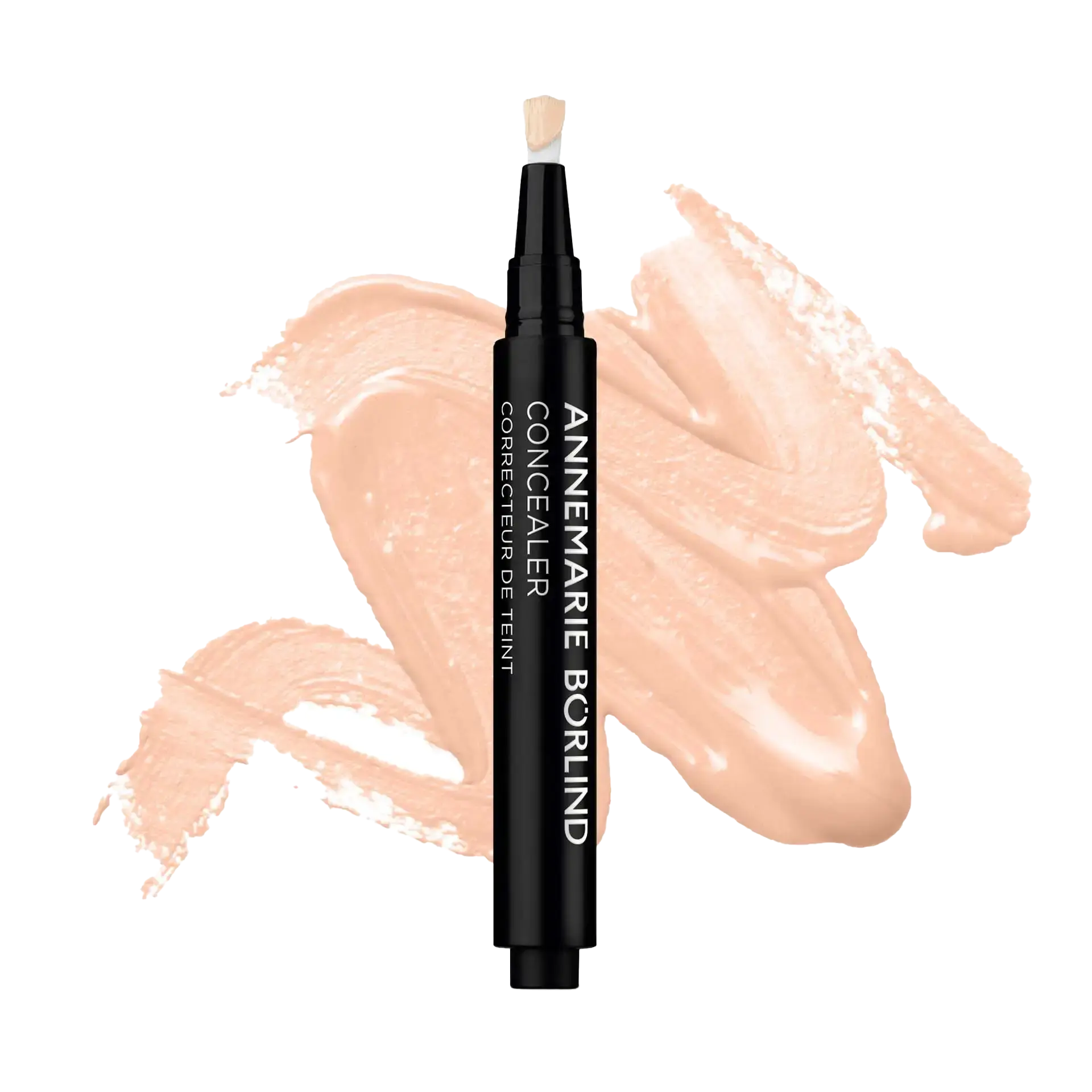 ANNEMARIE BÖRLIND Concealer-Stift in hell mit Pinselspitze und Concealer-Swatch im Hintergrund