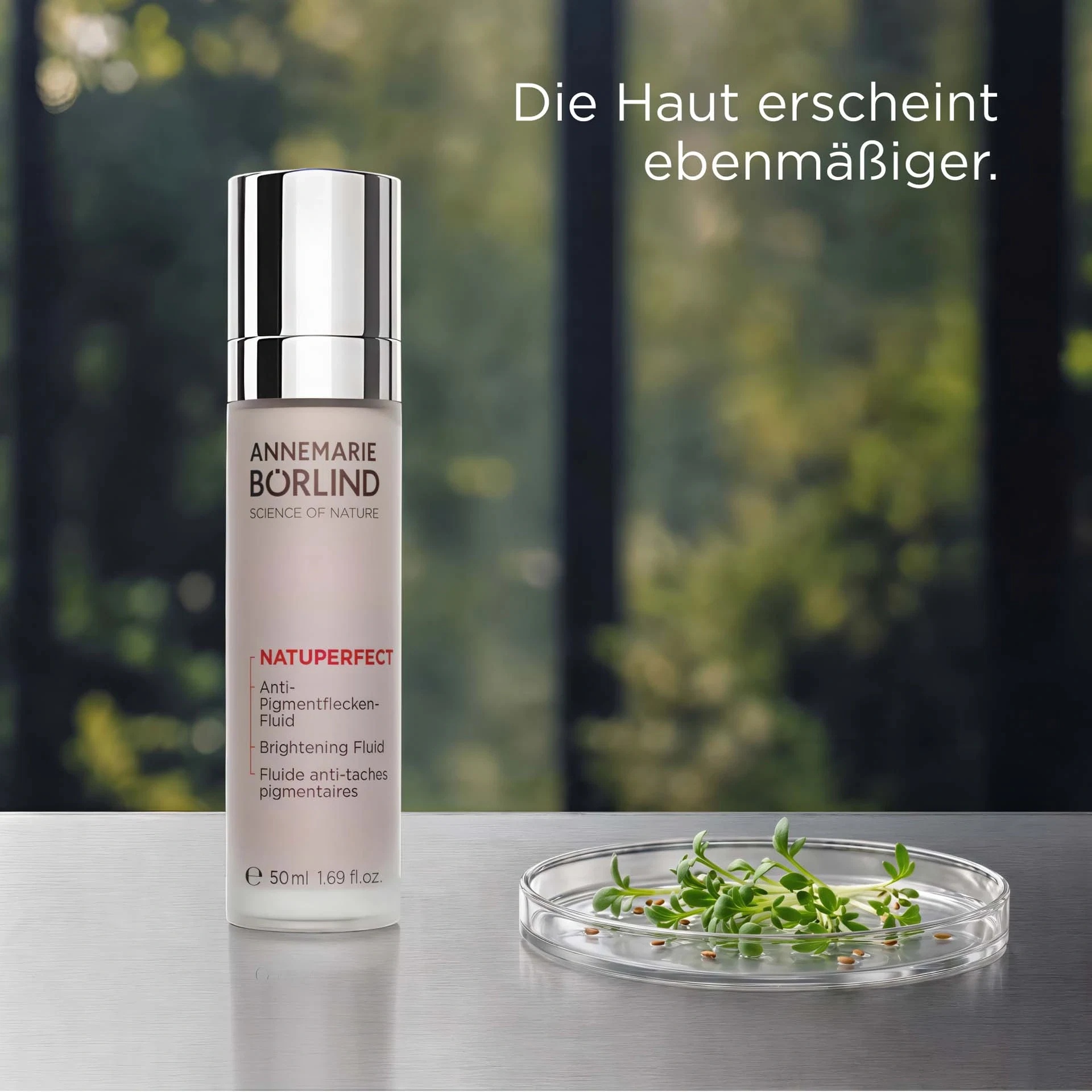 NATUPERFECT Flasche mit roter Schrift vor Waldhintergrund und USP DE