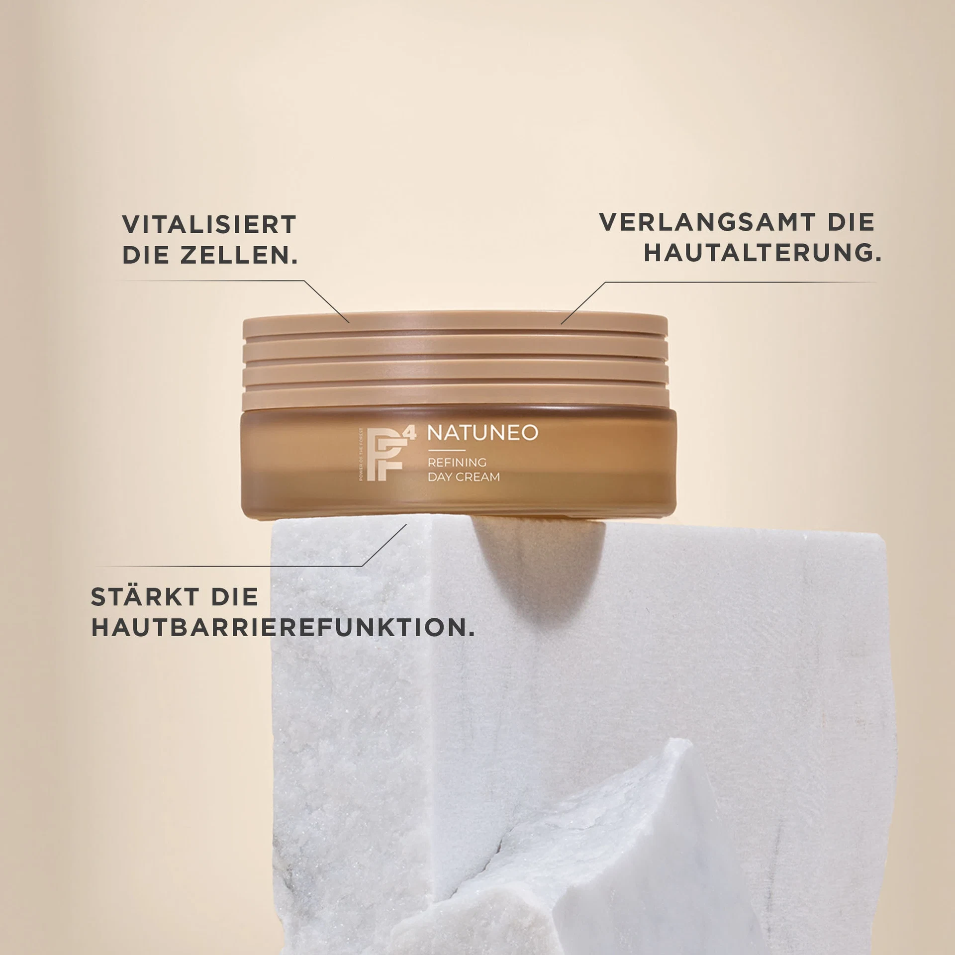 NATUNEO Refining Day Cream auf weißem Steinblock mit Text zu Zellvitalisierung und Hautbarriere