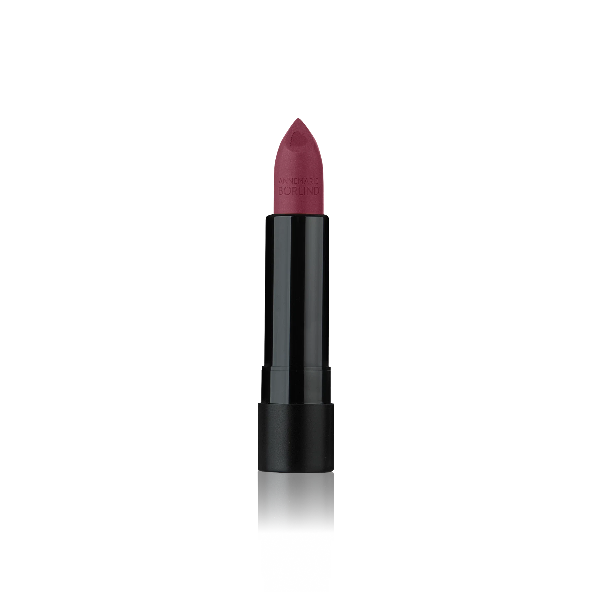 ANNEMARIE BÖRLIND Lippenstift in dunklem Beerenton mit Herzprägung und Markenlogo auf schwarzem Hintergrund
