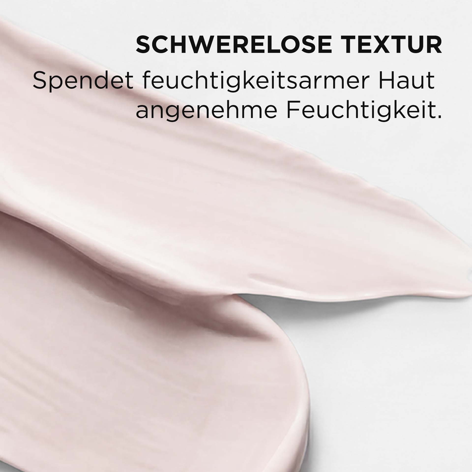 Zwei cremige, helle Texturstriche auf hellem Untergrund, weich und geschmeidig verteilt mit Beschreibung