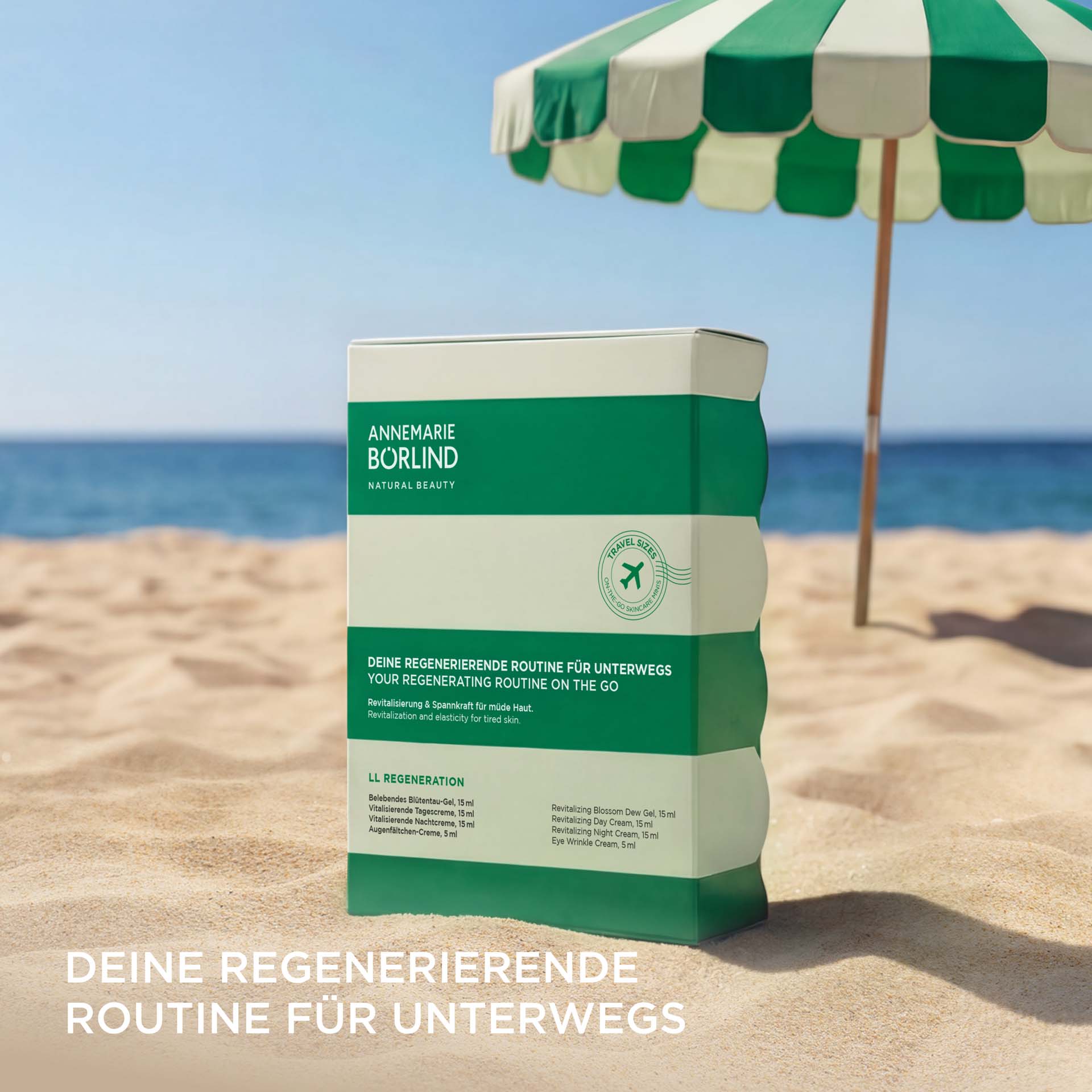 ANNEMARIE BÖRLIND LL REGENERATION Reiseset, Faltschachtel in grün-weiß gestreift mit Logo und Beschriftung des Inhalts und Strand mit Meer im Hintergrund