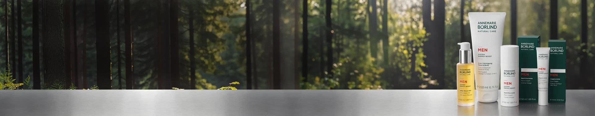 Männer Produkte vor Waldhintergrund